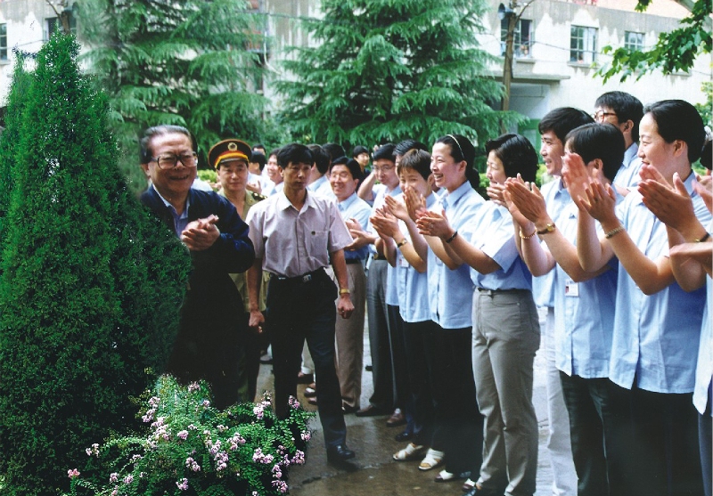 1999江泽民总书记视察尊龙凯时