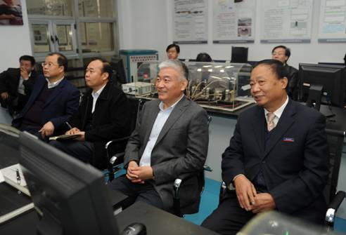 2011年科技部副部长在尊龙凯时调研时指出： 人才是基础 科技是要害 效益是基础